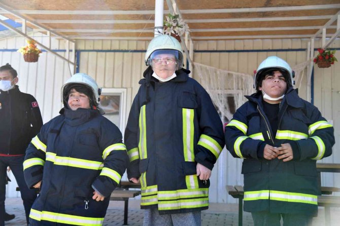 Isparta’da Down Sendromlu Ve Zihinsel Engelli Bireylere Uygulamalı Afet Eğitimi