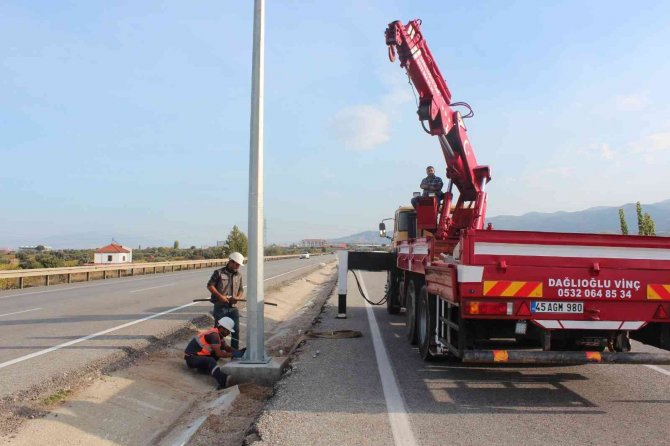 Alaşehir Çevre Yolu Işıklandırılıyor