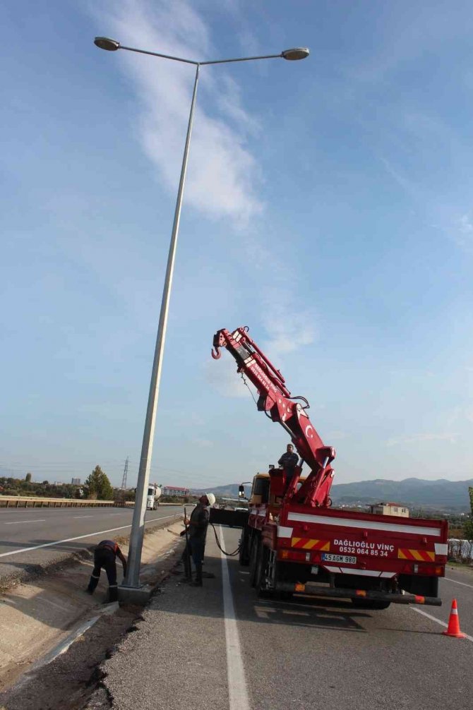Alaşehir Çevre Yolu Işıklandırılıyor