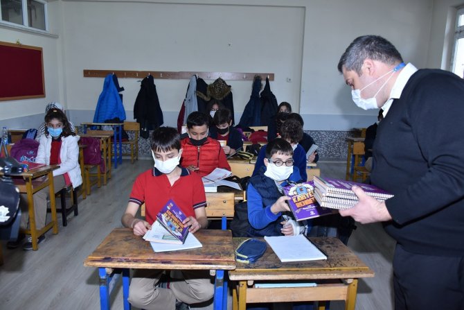 Karatay Belediyesinden Öğrencilere "Kariyer Rehberi Planlama" Defteri