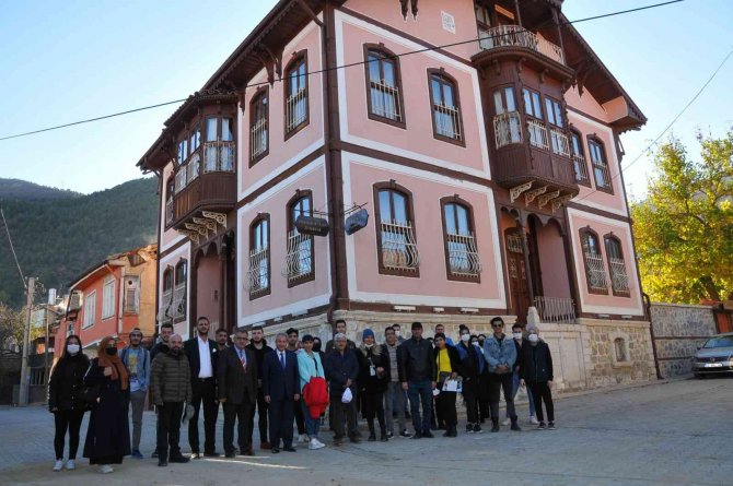 Başkan Akkaya Üniversiteli Gençlerle Buluştu