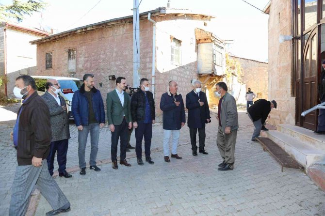 Konya Kızılören’de Depremin İzleri Silinmeye Çalışılıyor