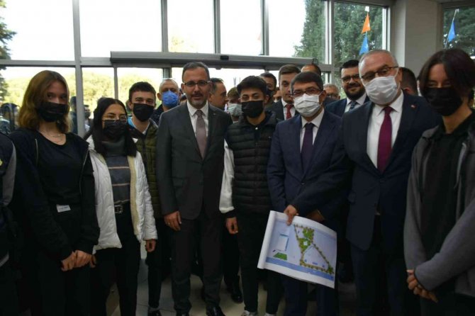 Bakan Kasapoğlu’ndan Şehzadeler’in Skate Park Projesi İçin Destek Sözü