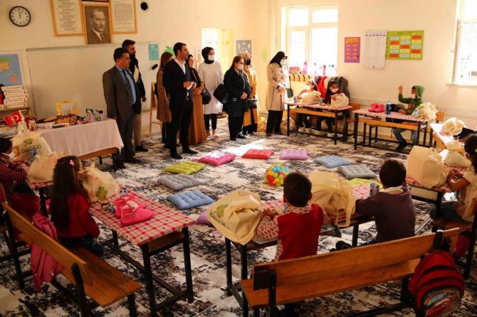 Mardin’de Geleceğin Teminatı Öğrencilerle Fidan Dikimi Gerçekleştirildi