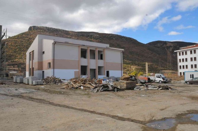 Akşehir Belediyesinin Yaptırdığı 4 Atölye Binasında Sona Yaklaşıldı