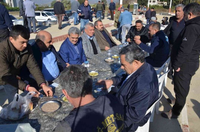 Nazillili Devecilerden Havut Giydirme Ve Keşkek Hayrı Etkinliği