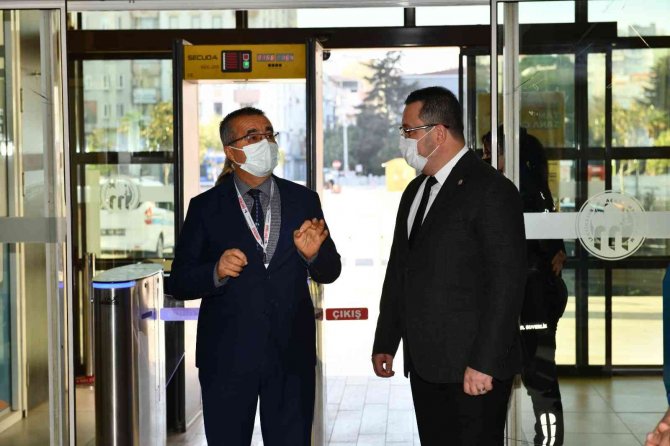 Oğlunun Hatırasını Yaşatmak İçin Binlerce Fidanı Toprakla Buluşturan Öğretmene Anlamlı Sürpriz