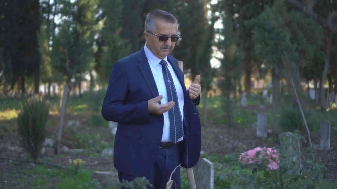 Oğlunun Hatırasını Yaşatmak İçin Binlerce Fidanı Toprakla Buluşturan Öğretmene Anlamlı Sürpriz