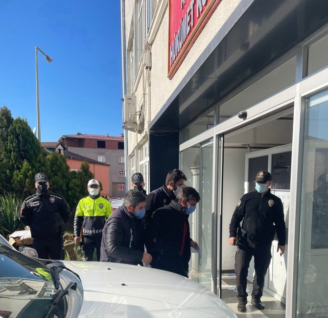 Boşanma Aşamasındaki Eşini Minibüsle Ezerek Öldüren Şahıs Adliyede