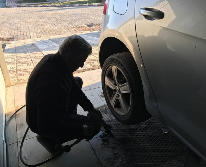Oto Lastikçilerin Kış Lastiği Mesaisi Başladı