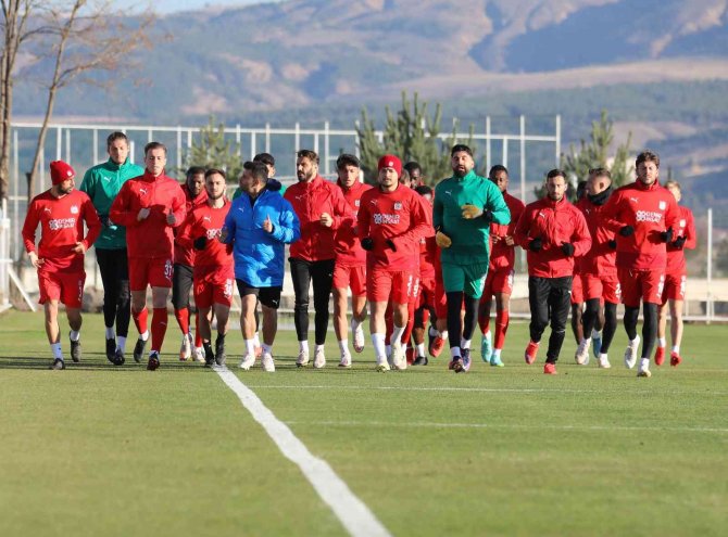 Sivasspor, 4 Eksikle Çalıştı