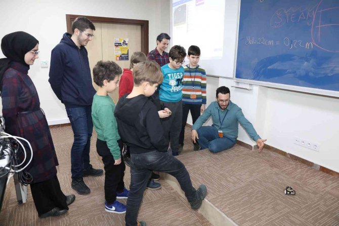İ̇lk Ve Ortaokul Öğrencileri Robotik Kodlama Öğrenecek