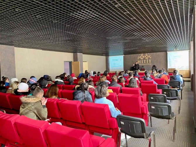 Üniversite Öğrencilerine Oryantasyon Eğitimi Verildi