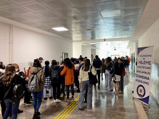 Üniversite Öğrencilerine Oryantasyon Eğitimi Verildi