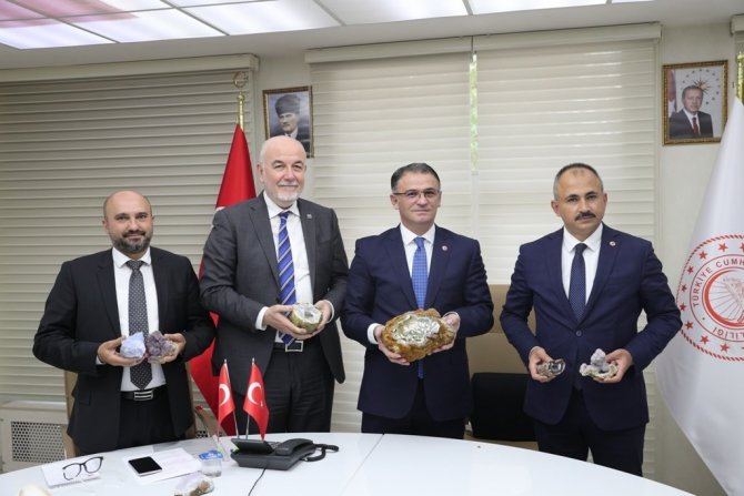Yarı Değerli Taşlar Ülke Ekonomisine Kazandırılacak