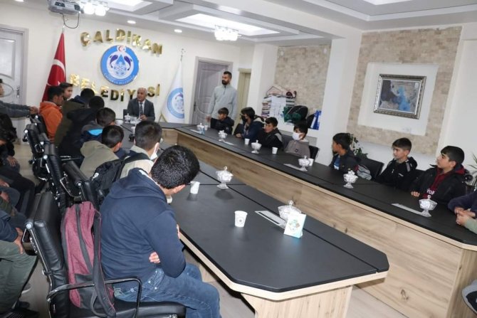 Başkan Ensari, Sporcu Öğrencileri Kabul Etti