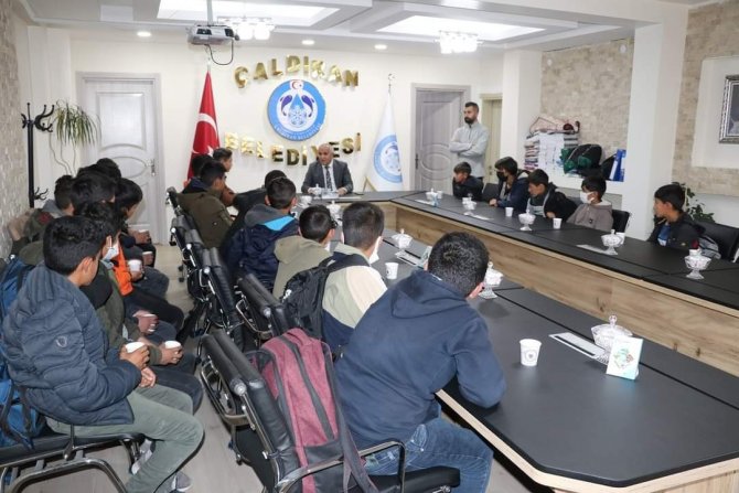 Başkan Ensari, Sporcu Öğrencileri Kabul Etti