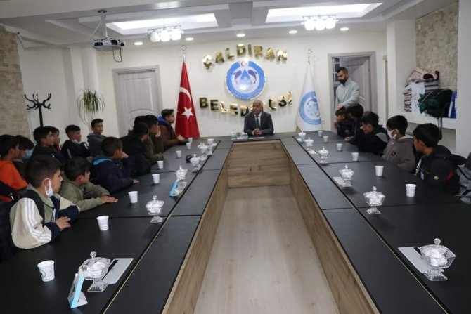 Başkan Ensari, Sporcu Öğrencileri Kabul Etti