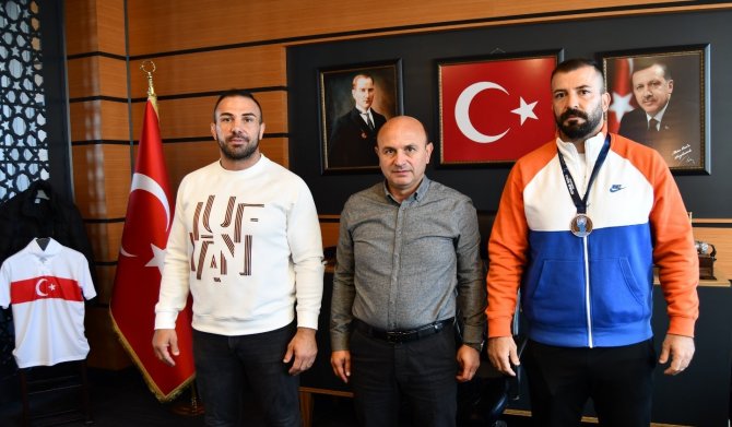 Oral, Dünya Üçüncüsü Kaya’yı Kutladı