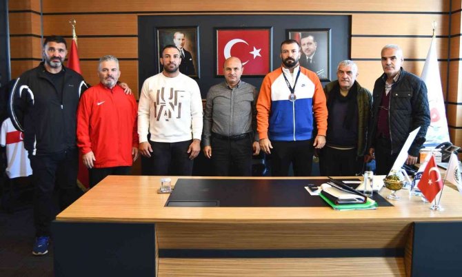 Oral, Dünya Üçüncüsü Kaya’yı Kutladı