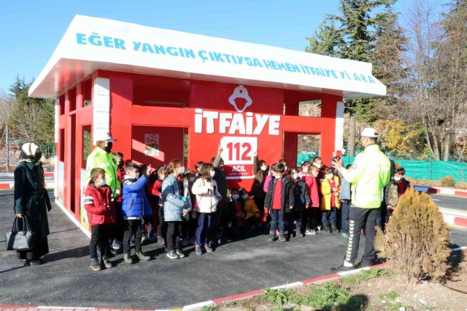 Yozgat’ta Çocuklar Trafik Kurallarını Eğitim Parkında Öğreniyor
