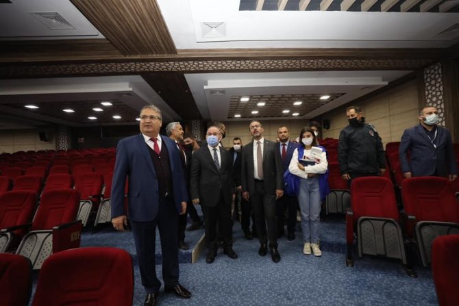 Bakan Kasapoğlu Millet Çarşısını Çok Beğendi
