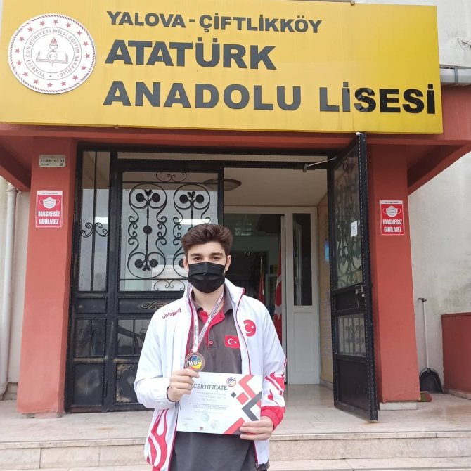 Lise Öğrencisi Karatede Dünya Üçüncüsü Oldu