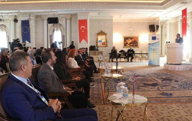 Van’da “Ab-türkiye Gençlik İ̇klim Formu” Düzenlendi