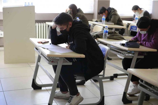 Aydın Büyükşehir Belediyesi, Ücretsiz Üniversite Deneme Sınavı Düzenledi