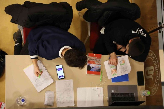 Bartın Üniversitesi’nin 7/24 Açık Kütüphanelerinde Öğrencilere Çorba İkramı