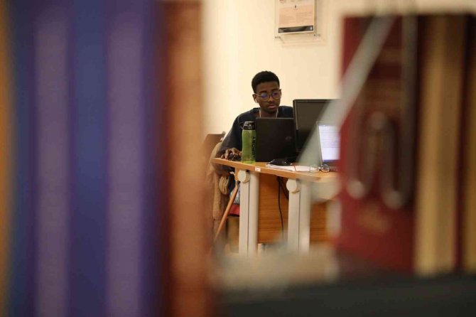 Bartın Üniversitesi’nin 7/24 Açık Kütüphanelerinde Öğrencilere Çorba İkramı