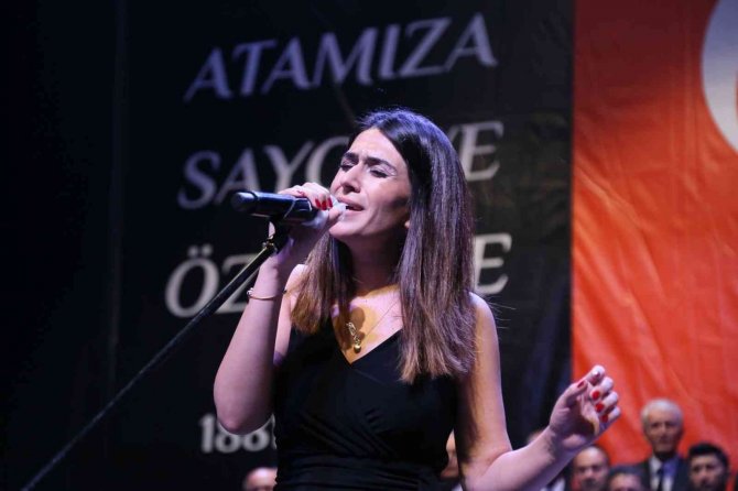 Büyükşehirin Türk Halk Müziği Korosu Atatürk’ü Türkülerle Andı