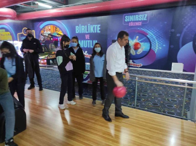 Cizre Emniyet Müdürü, Öğrencilerle Bowling Oynadı