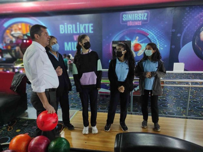 Cizre Emniyet Müdürü, Öğrencilerle Bowling Oynadı