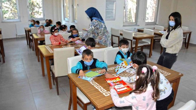 Kahramanmaraş’ta Miniklere Kitap Hediyesi