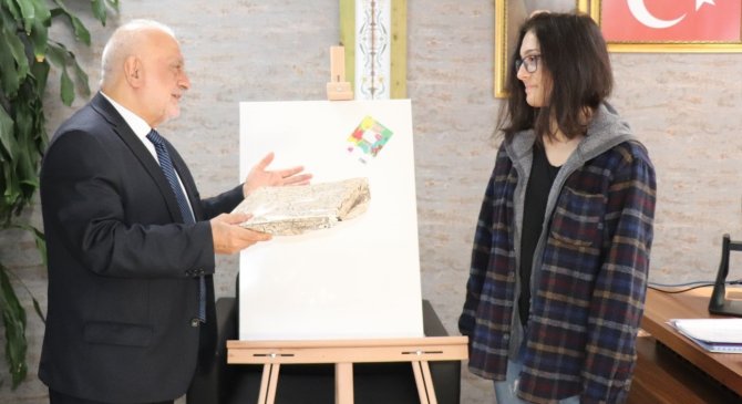 "Fırçalarım Kötü" Dedi Belediye Yenisini Hediye Etti