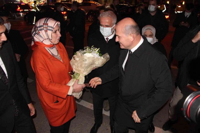 İ̇çişleri Bakanı Süleyman Soylu: "Bu Ülkeyi Eski Türkiye’ye Döndürmek İsteyenler, Bir Parmak Sallayıp, Amerika’dan Avrupa’dan, ’Size Haddinizi Bildiririz’ Deyip, Sınırımızın Ötesine Hafif Bir Adım Attığımızda Şartelimizi İnd