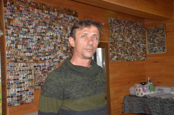 İ̇ş Yerinin Duvarlarını Müşterilerin Vesikalıkları Süslüyor