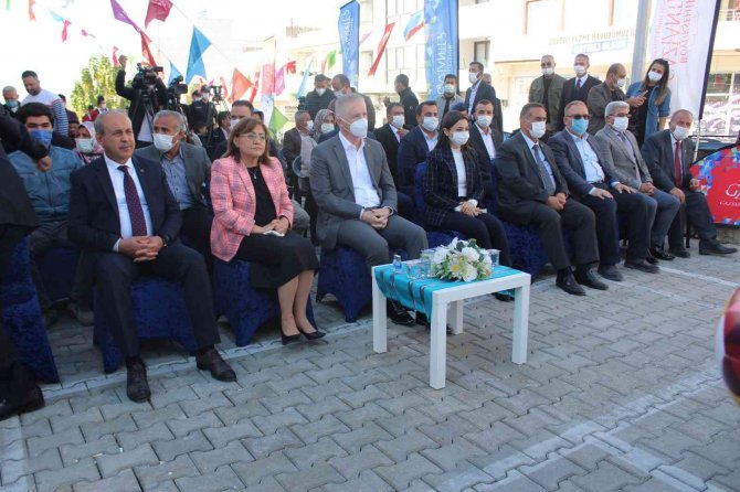 Oğuzeli Yüzme Havuzu’nun Açılışı Yapıldı