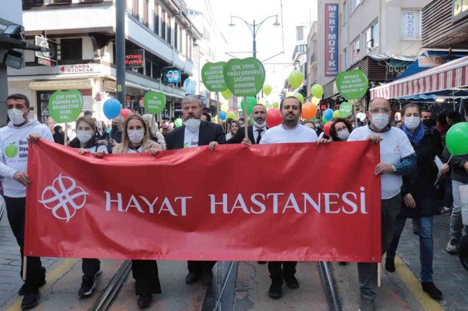 Sağlıkçılar "Hareket Berekettir" Sloganıyla Yürüdü