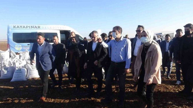 Kayapınar’da Pazar Yerlerinde Atıklarla Ele Edilen Kompostlar, 3 Çiftçiye Dağıtıldı