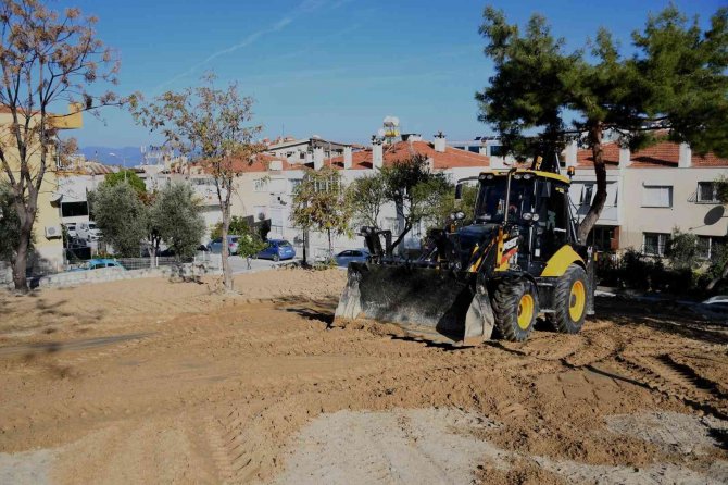 Kuşadası Belediyesi, İlçedeki Yeşil Alanları Arttırıyor