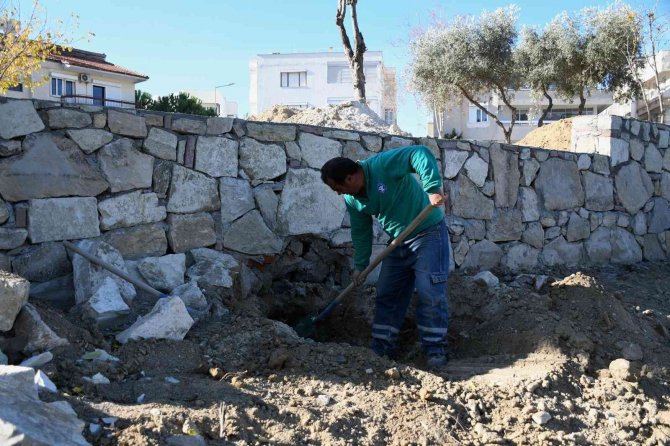 Kuşadası Belediyesi, İlçedeki Yeşil Alanları Arttırıyor