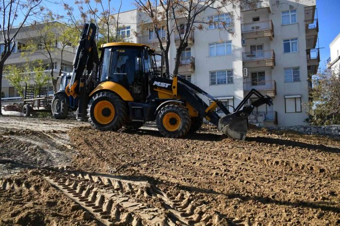 Kuşadası Belediyesi, İlçedeki Yeşil Alanları Arttırıyor