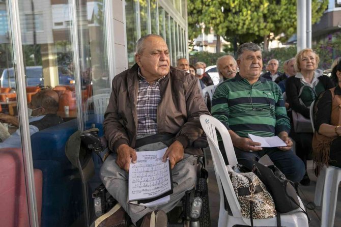 Büyükşehir Belediyesi, Emekli Evinde Türk Sanat Müziği Korosu Kurdu