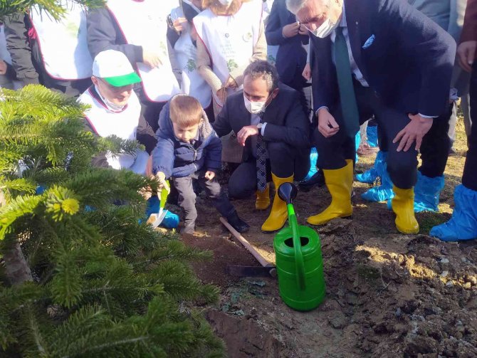 Milli Eğitim Bakanı Mahmut Özer, Meslek Liselerinde Hatıra Ormanı Fidan Dikim Törenine Katıldı