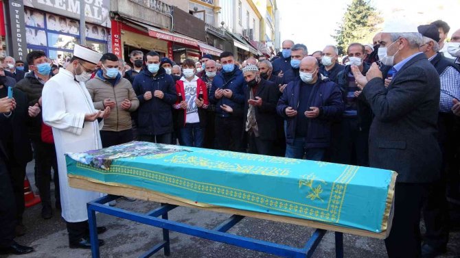 Boşanmak İstediği Kocasının Minibüsle Çarparak Öldürdüğü Kadın Son Yolculuğuna Uğurlandı