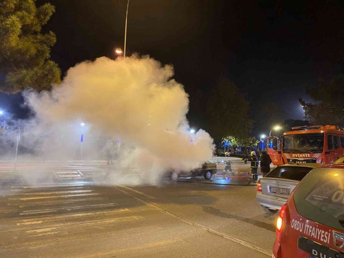 Seyir Halindeki Otomobil Alevlere Teslim Oldu