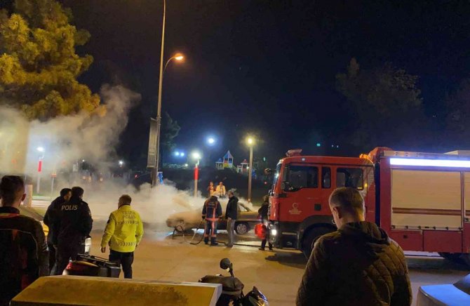 Seyir Halindeki Otomobil Alevlere Teslim Oldu