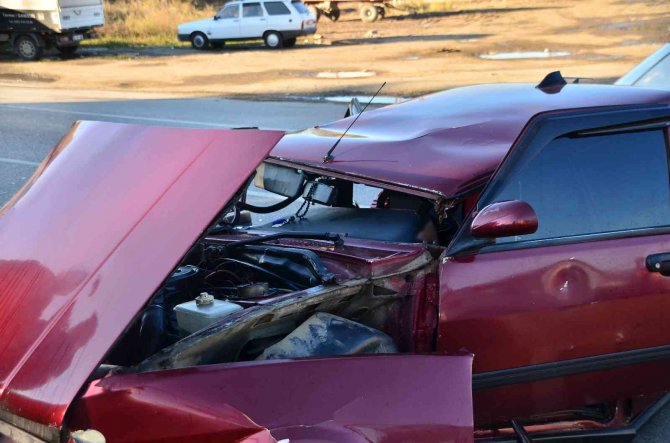 Samsun’da 2 Otomobil Çarpıştı